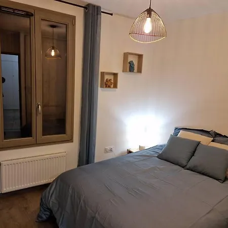 Apartment Logement 6 Personnes Au Coeur Du Village D'aime. *